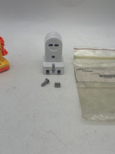 Load image into Gallery viewer, Eaton Crouse-Hinds Pauluhn FX4008 Lamp Holder, Stationary *Lot of (2)* (New)