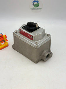 Eaton Crouse-Hinds DSD923 Ex. Proof Front Op. Select Switch w/ Body (Used)