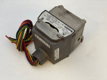 Load image into Gallery viewer, Barksdale CDPD2H-A150SS Housed Diaphragm Pressure Switch (No Box)
