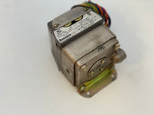 Load image into Gallery viewer, Barksdale CDPD2H-A150SS Housed Diaphragm Pressure Switch (No Box)