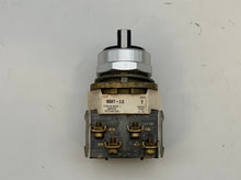 Load image into Gallery viewer, Allen-Bradley 800T-J2 30mm 3-Pos Selector Switch w/ 800T-XA Contactor (Used)