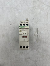 Load image into Gallery viewer, Schneider Electric RE7RL13BU Off-Delay Timing Relay w/ Control Contact (Used)