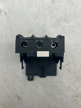 Load image into Gallery viewer, Schneider Electric LA7 D3064 Terminal Block Adapter (New)