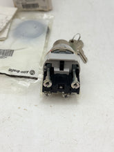 Load image into Gallery viewer, Allen-Bradley 800T-J631A/T 30mm Selector Switch, 800T PB (New)