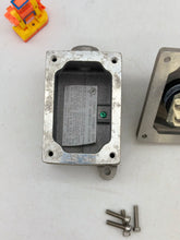 Load image into Gallery viewer, Eaton Crouse-Hinds DSD925-SA Ex. Proof Front Op. Select Switch w/ Body (Used)