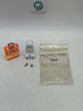 Load image into Gallery viewer, Eaton Crouse-Hinds Pauluhn FX4008 Lamp Holder, Stationary *Lot of (2)* (New)