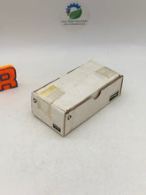 Load image into Gallery viewer, Parker 4FSC8N-316 A-LOK Connector 1/4" Tube x 1/2" FNPT *Box of (10)* (New)