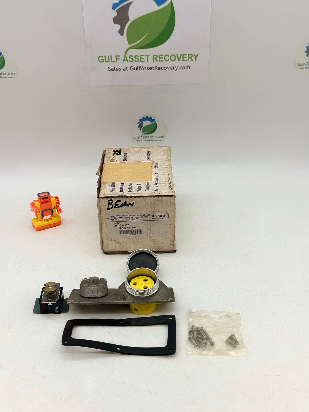 Pauluhn 2640A-125 Cover Asy w/ 2P3W Interior Receptacle, Switch, Gasket, Hrdwr (Open Box)