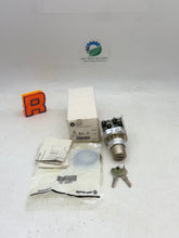 Load image into Gallery viewer, Allen-Bradley 800T-J631A/T 30mm Selector Switch, 800T PB (New)