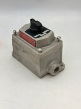 Load image into Gallery viewer, Eaton Crouse-Hinds DSD925-SA Ex. Proof Front Op. Select Switch w/ Body (Used)
