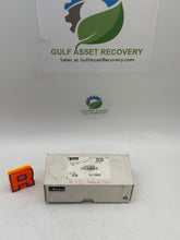 Load image into Gallery viewer, Parker 4FSC8N-316 A-LOK Connector 1/4" Tube x 1/2" FNPT *Box of (10)* (New)