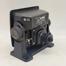 Load image into Gallery viewer, Furuno SC-702 Satellite Compass Display Unit w/ Mounting Bracket (Used)