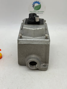 Eaton Crouse-Hinds DSD923 Ex. Proof Front Op. Select Switch w/ Body (Used)