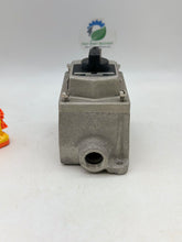 Load image into Gallery viewer, Eaton Crouse-Hinds DSD925-SA Ex. Proof Front Op. Select Switch w/ Body (Used)