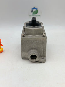 Eaton Crouse-Hinds DSD925-SA Ex. Proof Front Op. Select Switch w/ Body (Used)