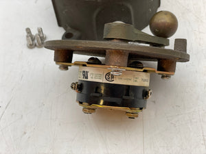 Cooper Crouse-Hinds Pauluhn 833 General Alarm Switch (Used-No Gasket)