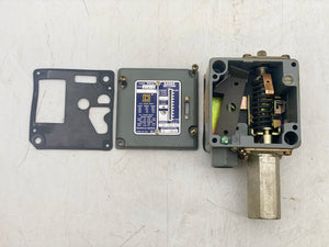 Square D ACW-2 Pressure Switch, Range 10-300PSI Differ. 25-125PSI (Open Box)