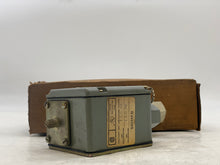 Load image into Gallery viewer, Square D ACW-2 Pressure Switch, Range 10-300PSI Differ. 25-125PSI (Open Box)
