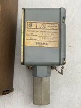 Load image into Gallery viewer, Square D ACW-2 Pressure Switch, Range 10-300PSI Differ. 25-125PSI (Open Box)