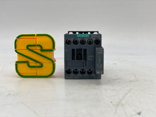 Load image into Gallery viewer, Siemens 3RT2015-1BB41 Power Contactor w/ 3RT2916-1DG00 Surge Suppressor (Used)