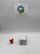 Load image into Gallery viewer, Burndy 50219X YA292TC38 Compression Terminal, 250kcmil CU, *Box of (10)* (Open Box)
