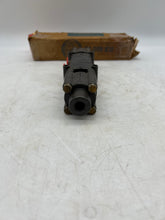 Load image into Gallery viewer, Rexroth R431007961 PD020043-1010 Pilotair Manual Air Control Valve, 1/4&quot; (Used)