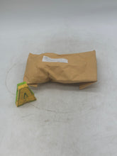 Load image into Gallery viewer, Carlisle &amp; Finch SL1250C Lampholder, Medium Prefocus Socket (New)