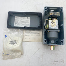 Load image into Gallery viewer, Allen Bradley 836-C2J Pressure Switch 10 PSI Type 4 &amp; 13 Al Enclosure (No Box)