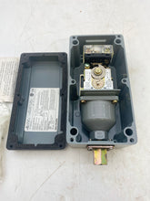 Load image into Gallery viewer, Allen Bradley 836-C2J Pressure Switch 10 PSI Type 4 &amp; 13 Al Enclosure (No Box)