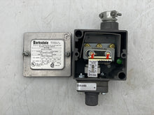Load image into Gallery viewer, Barksdale E1H-H90 Pressure Actuated Switch (Used)