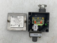 Load image into Gallery viewer, Barksdale E1H-H90 Pressure Actuated Switch (Used)
