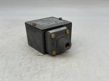 Load image into Gallery viewer, Barksdale E1H-H90 Pressure Actuated Switch (Used)