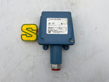 Load image into Gallery viewer, United Electric Controls H100-190 95303 Pressure Switch (No Box)