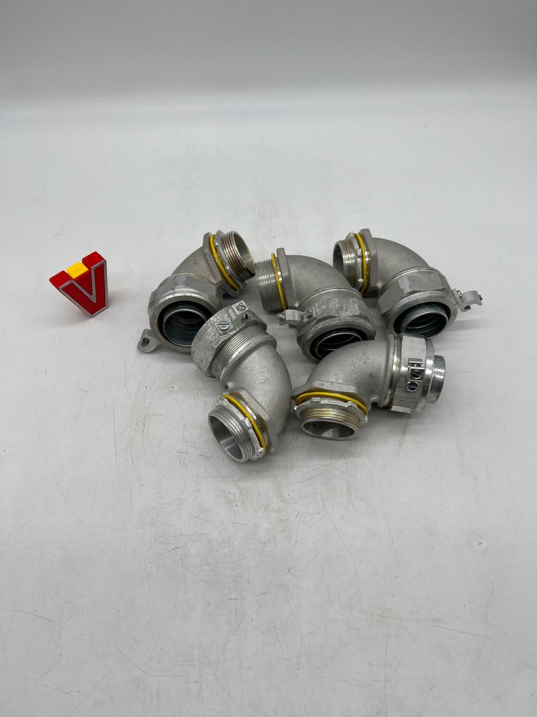 Eaton Crouse-Hinds LT15090G-SA 90-Deg Liquidtight Connect w/ Ground Lug, 1-1/2