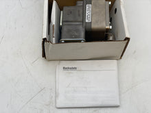 Load image into Gallery viewer, Barksdale DPD1T-H18SS Pressure Or Vacuum Activated Switch (New)