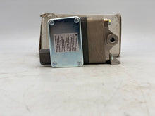 Load image into Gallery viewer, Barksdale DPD1T-H18SS Pressure Or Vacuum Activated Switch (New)