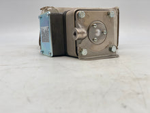 Load image into Gallery viewer, Barksdale DPD1T-H18SS Pressure Or Vacuum Activated Switch (New)