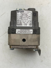 Load image into Gallery viewer, Barksdale DPD1T-H18SS Pressure Or Vacuum Activated Switch (New)