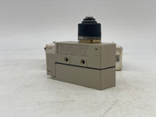 Load image into Gallery viewer, Omron ZE-N-2S Limit Switch 125VAC 15A (New)