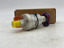 Load image into Gallery viewer, CCS Custom Control Sensors 611G8007 Pressure Switch, 1/4&quot; NPTM, 63-180 PSI (New)