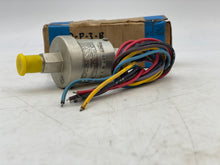 Load image into Gallery viewer, CCS Custom Control Sensors 611GM8001-7008 Pressure Switch 500 PSIG (Open Box)