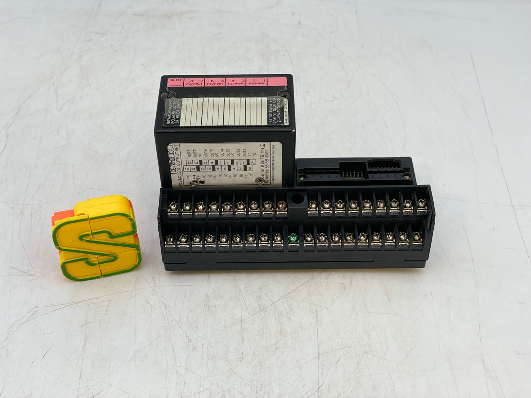 GE Fanuc IC670MDL331J Iso Output 8PT Module w/ IC670CHS001E I/O Base (Used)