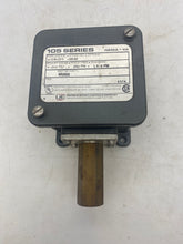 Load image into Gallery viewer, United Electric Controls H105.270 9968 Pressure Switch, 0-200PSI (No Box)