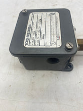 Load image into Gallery viewer, United Electric Controls H105.270 9968 Pressure Switch, 0-200PSI (No Box)