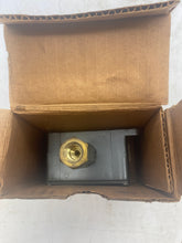 Load image into Gallery viewer, United Electric Controls J6-274 9618 Pressure Switch, 0-300PSI (Open Box)