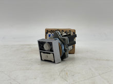 Load image into Gallery viewer, Eaton E30DX4 Compact Pushbutton Operator w/ Indicator Light 25V AC/DC (New)