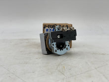 Load image into Gallery viewer, Eaton E30DX4 Compact Pushbutton Operator w/ Indicator Light 25V AC/DC (New)
