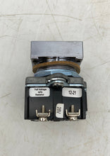 Load image into Gallery viewer, Eaton E30DX4 Compact Pushbutton Operator w/ Indicator Light 25V AC/DC (New)