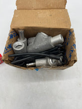 Load image into Gallery viewer, Eaton Crouse-Hinds EYD26-SA Male/Female Hub w/ Drains, 3/4&quot; *Box of (5)* (Open Box)