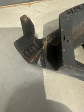 Load image into Gallery viewer, Ideal 74-002 3/4” EMT Ductile Iron Conduit Bender Head w/ 74-019 38" Handle (Used)